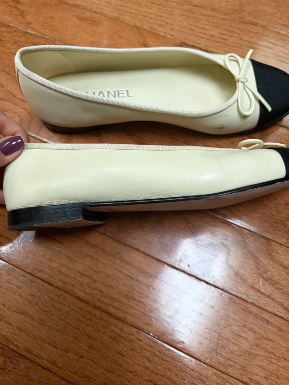 CHANEL Two-Tone Cap-Toe Ballet Flats in Cream and Black - Picture 2 of 6